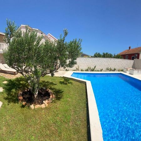 Villa Mediterra Garden & Pool Бол Экстерьер фото