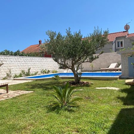 Villa Mediterra Garden & Pool Бол Экстерьер фото