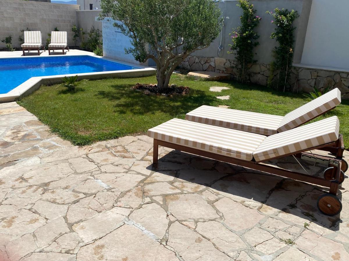 Villa Mediterra Garden & Pool Бол Экстерьер фото