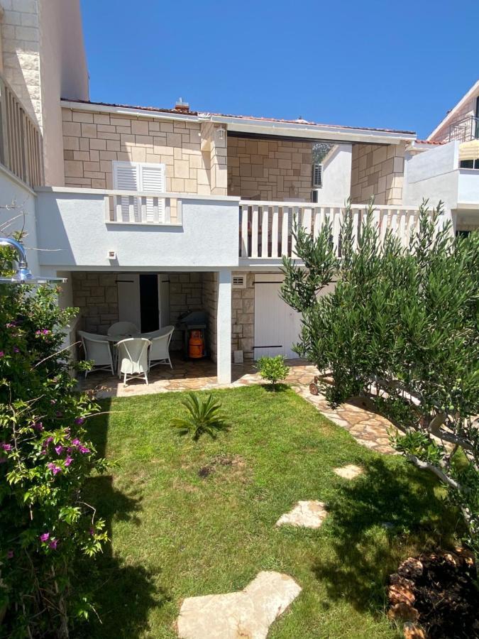 Villa Mediterra Garden & Pool Бол Экстерьер фото