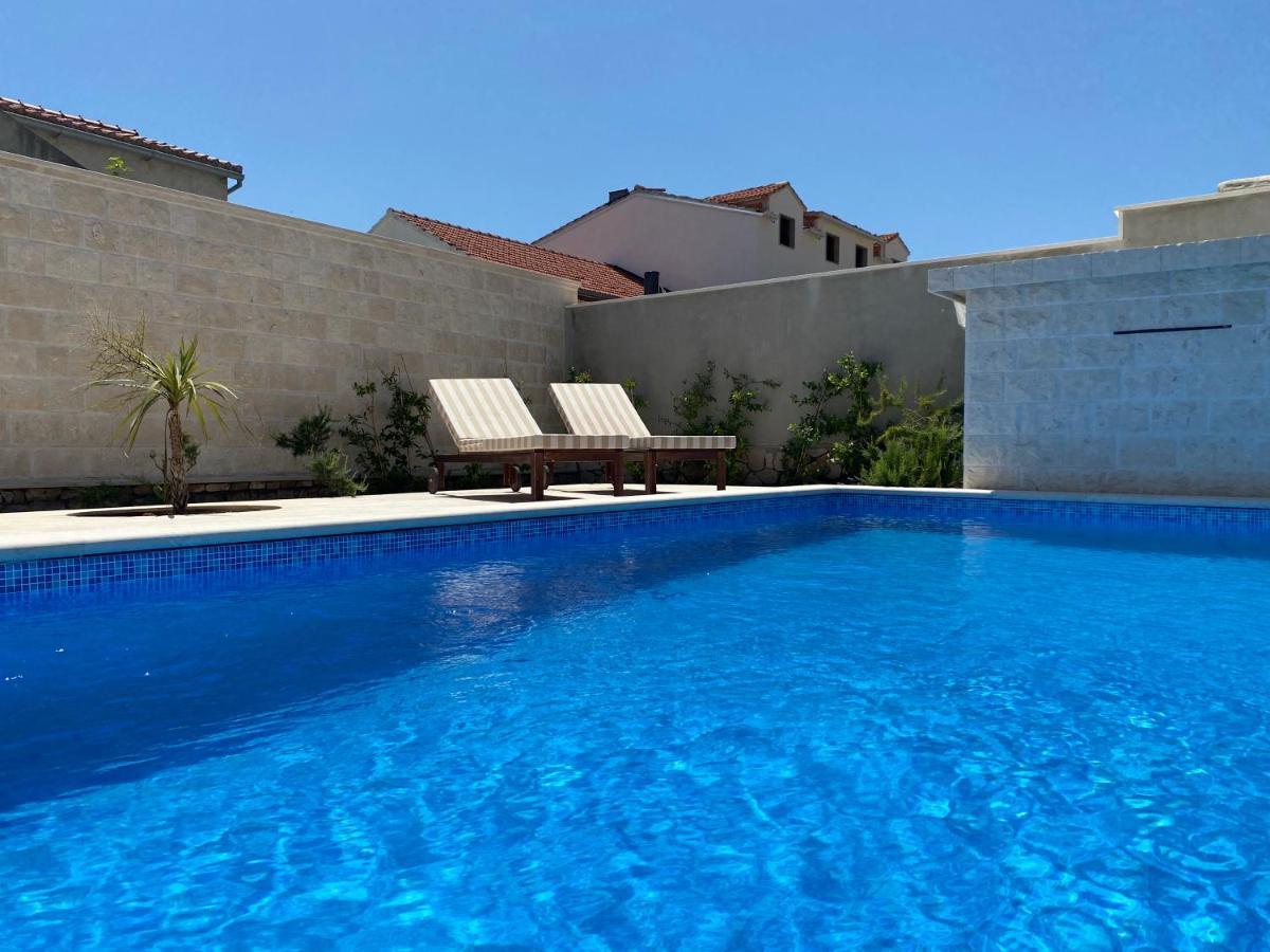 Villa Mediterra Garden & Pool Бол Экстерьер фото