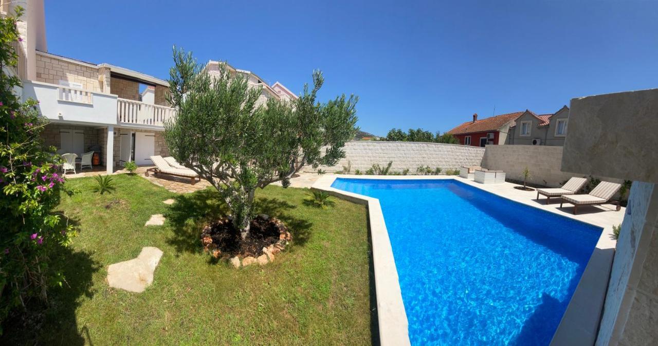 Villa Mediterra Garden & Pool Бол Экстерьер фото