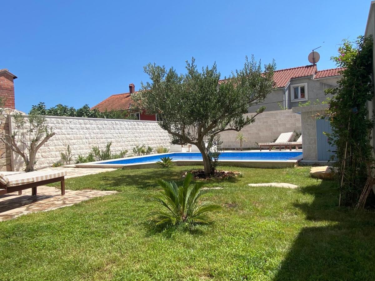 Villa Mediterra Garden & Pool Бол Экстерьер фото