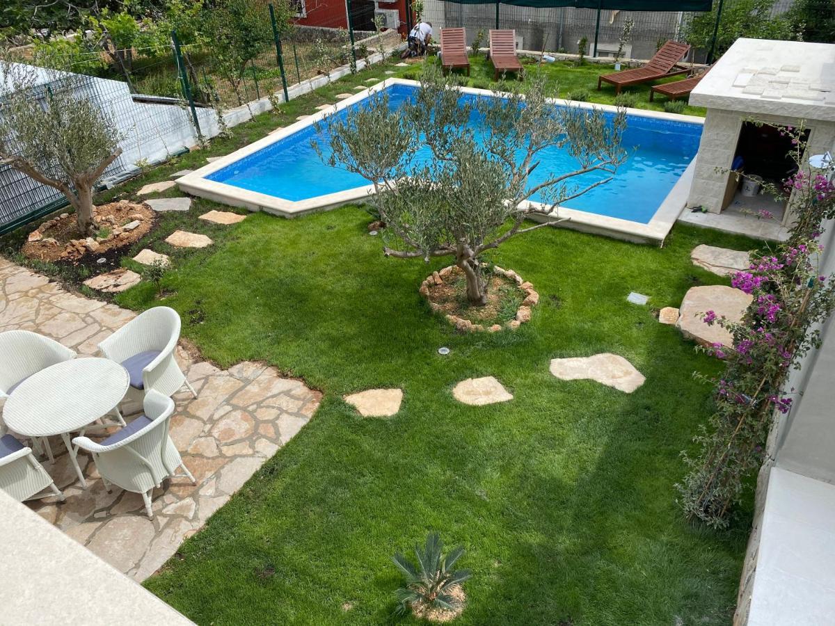 Villa Mediterra Garden & Pool Бол Экстерьер фото